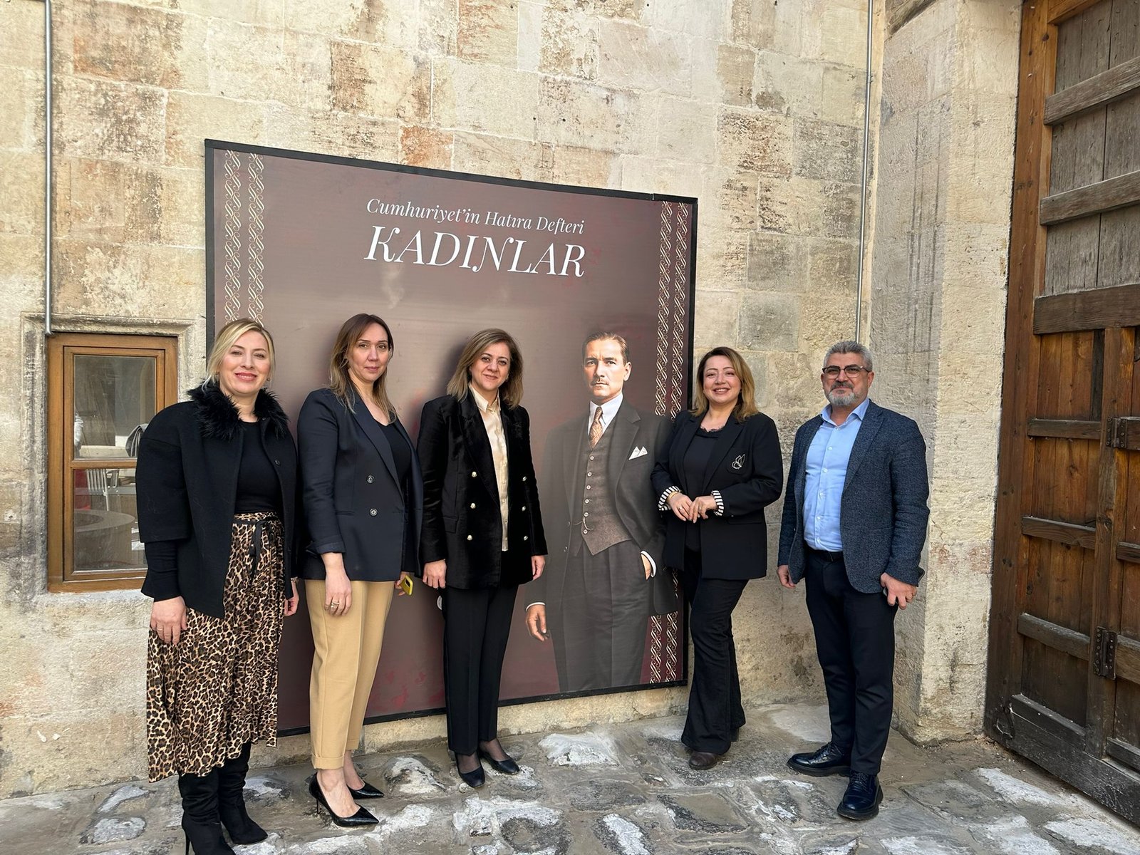 “Cumhuriyet’in Hatıra Defteri Kadınlar” Fotoğraf Sergisi, Gaziantep Büyükşehir Belediyesi Başkan Yardımcısı Sayın Feray Yılmaz’ın katılımıyla Dayı Ahmet Ağa Konağı’nda açıldı.